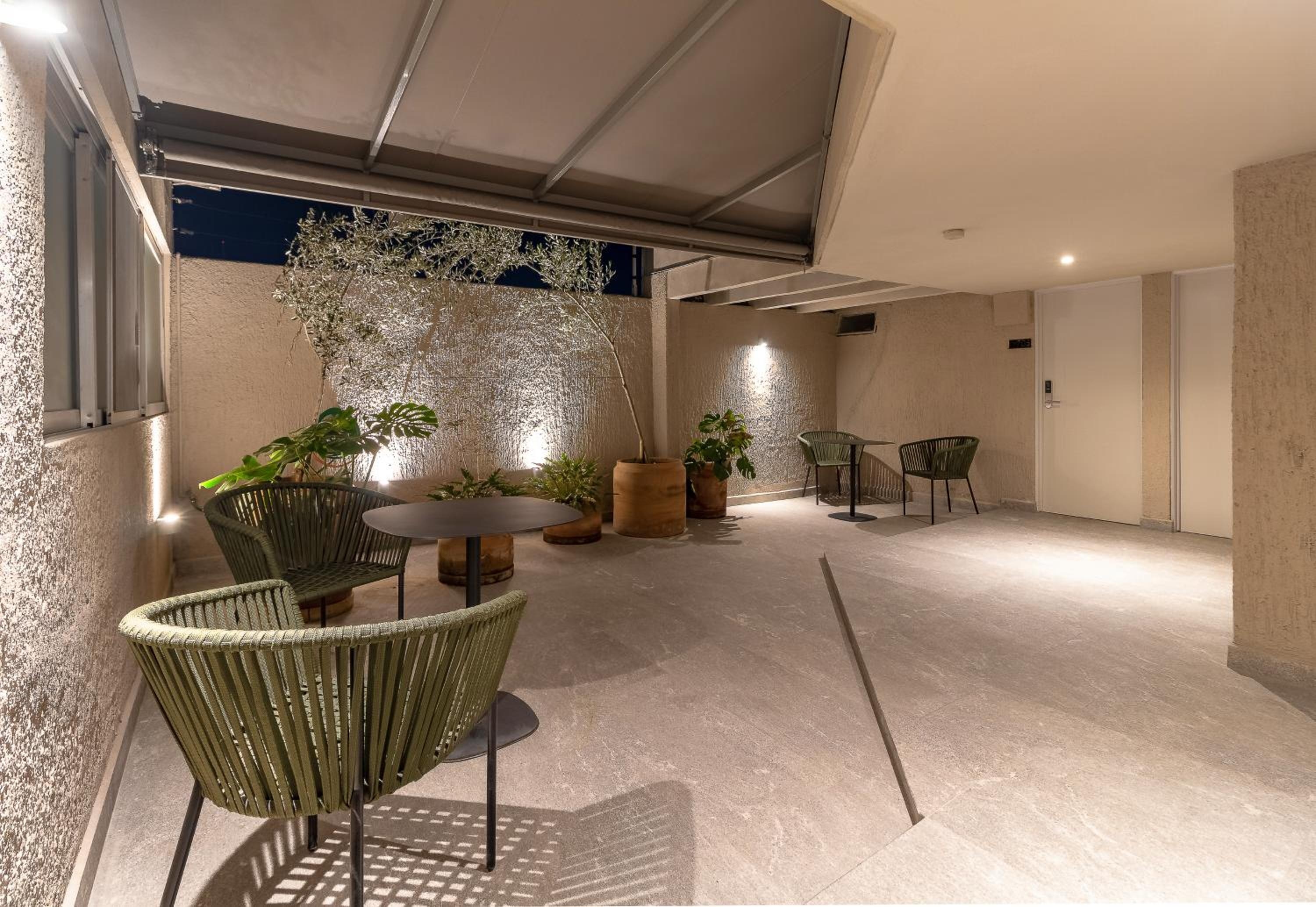 Oliva Plaza Hotel