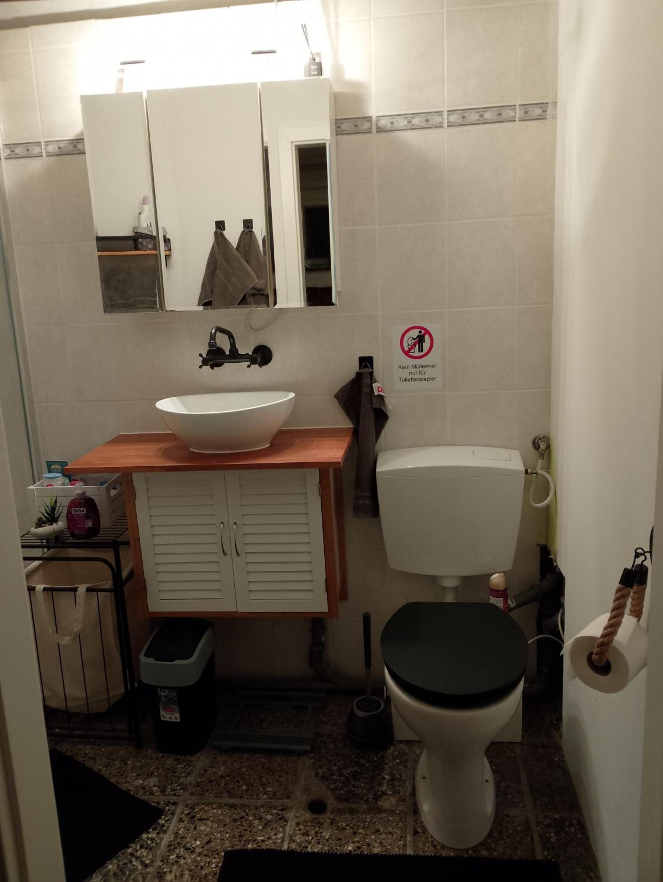 Foto de Helles Doppelzimmer im Untergeschoss mit Bad im Grünen nahe Potsdam