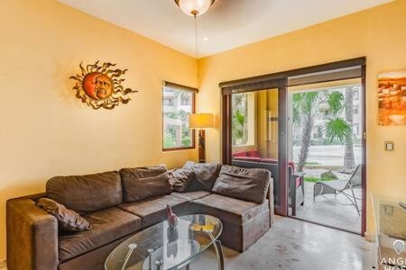 Foto de Oceanfront Condo a Block Off 5th in Heart of Playa