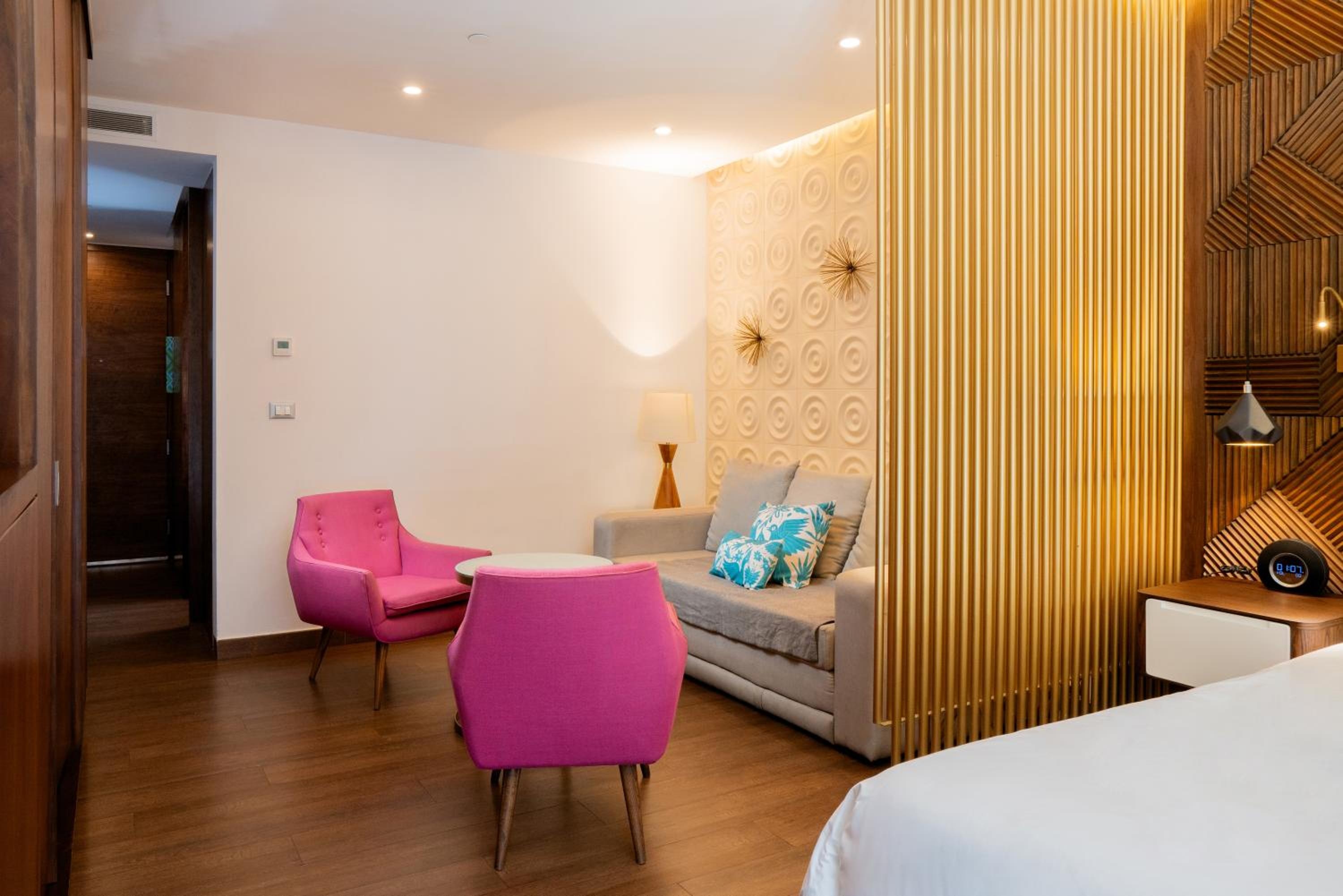 Foto de The Fives Downtown Hotel & Residences, Curio Collection by Hilton
