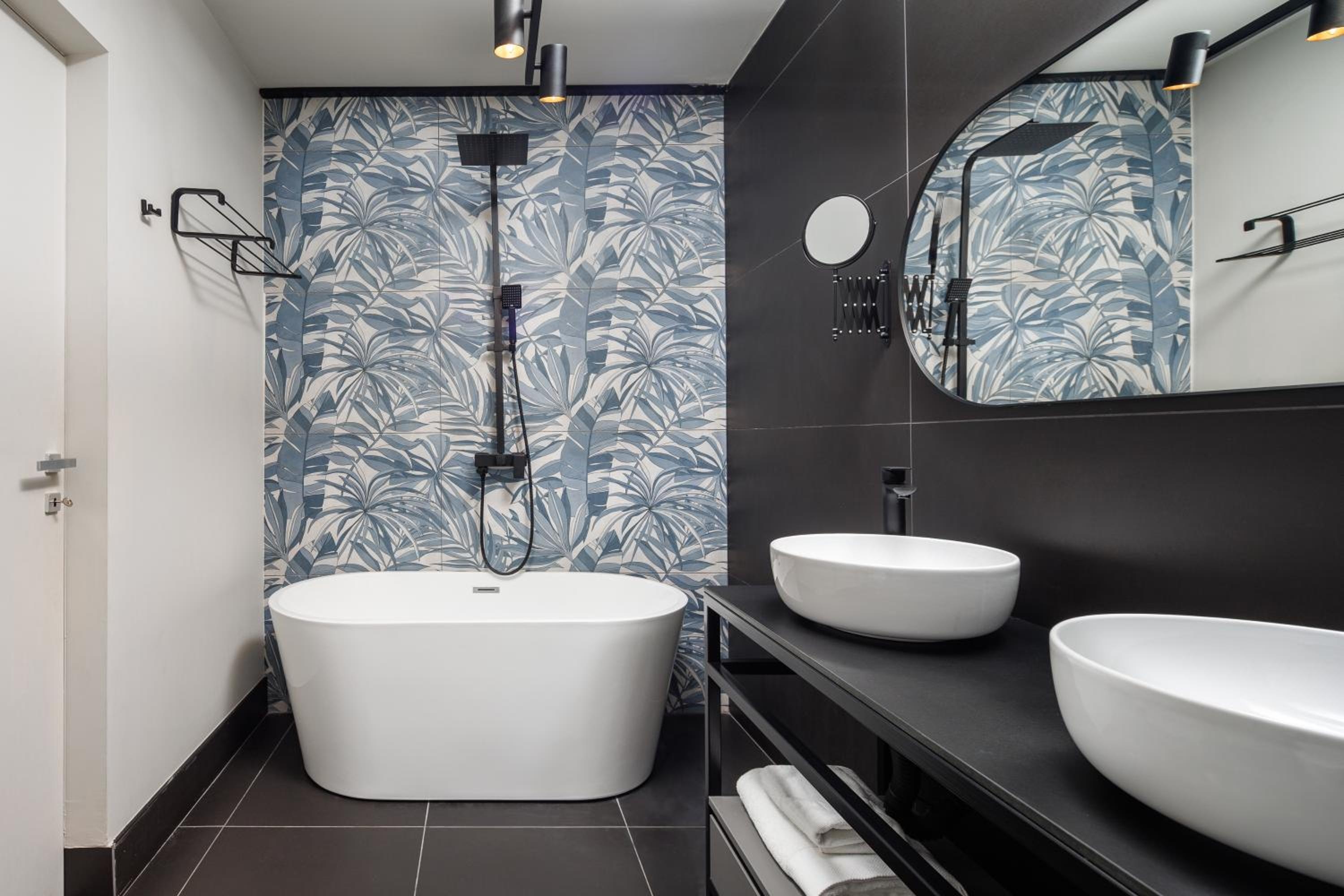 Foto de Bucharest Comfort Suites Hotel