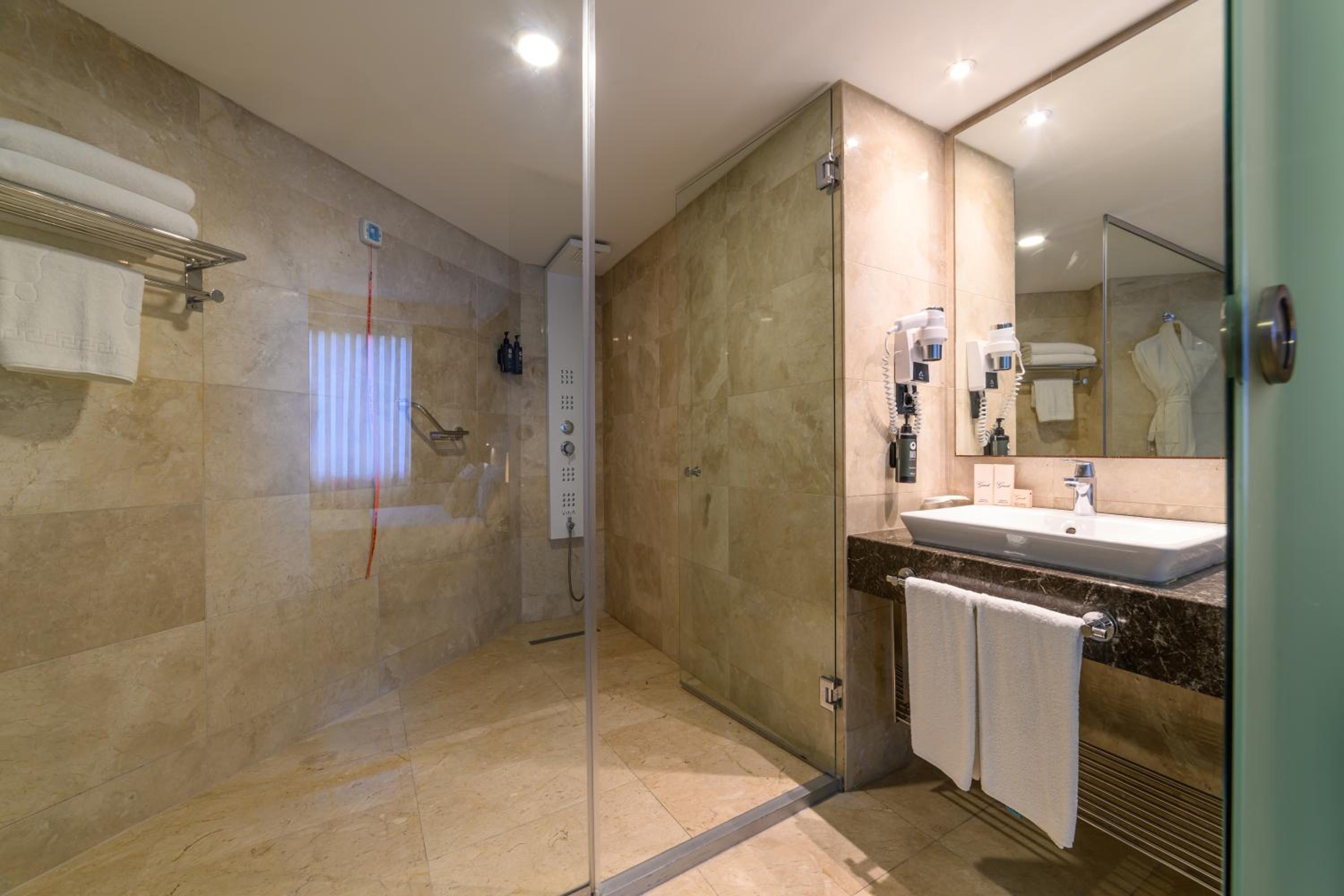 Foto de Ramada by Wyndham Istanbul Grand Bazaar