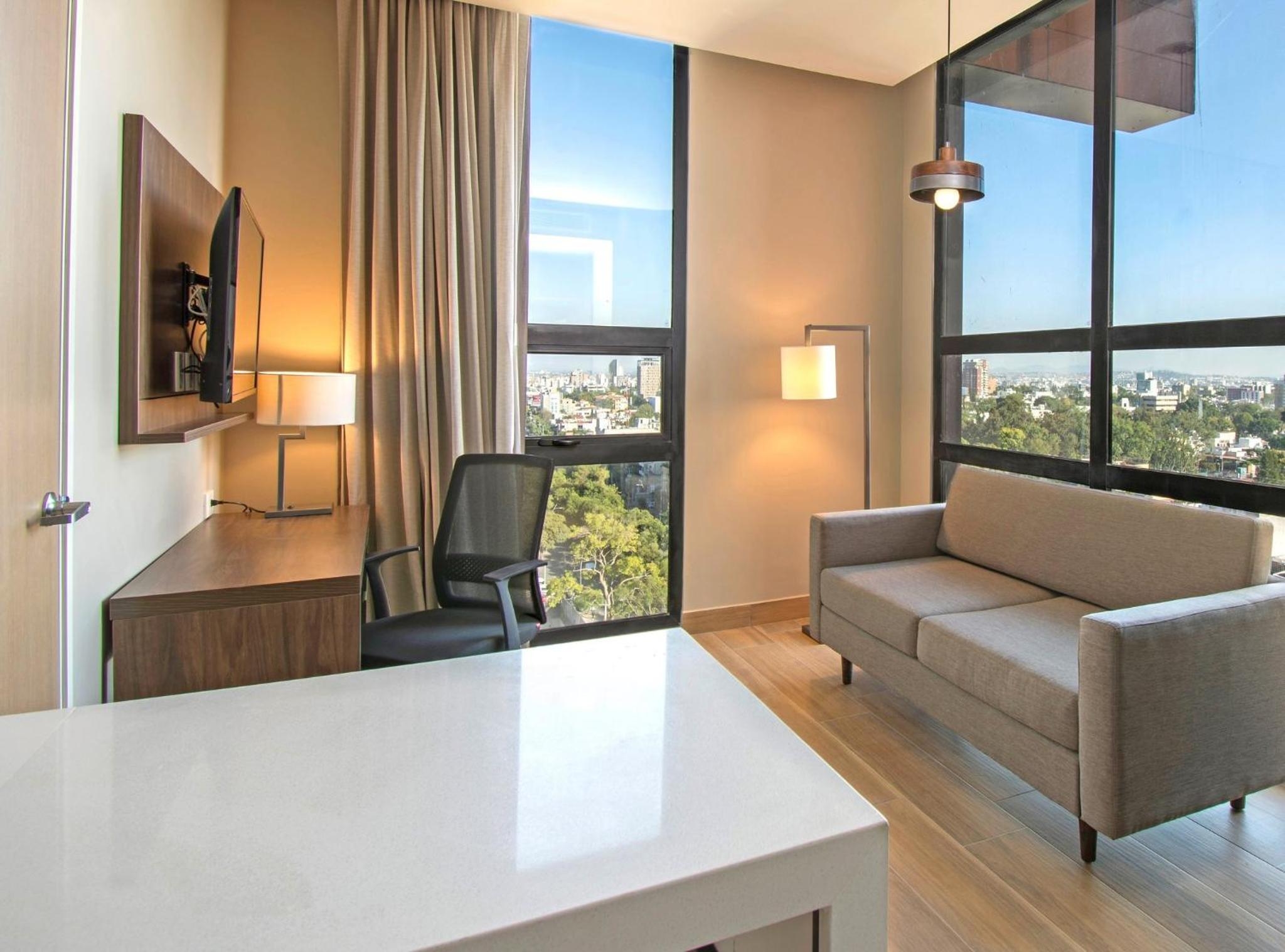 Foto de Staybridge Suites - Guadalajara Novena by IHG