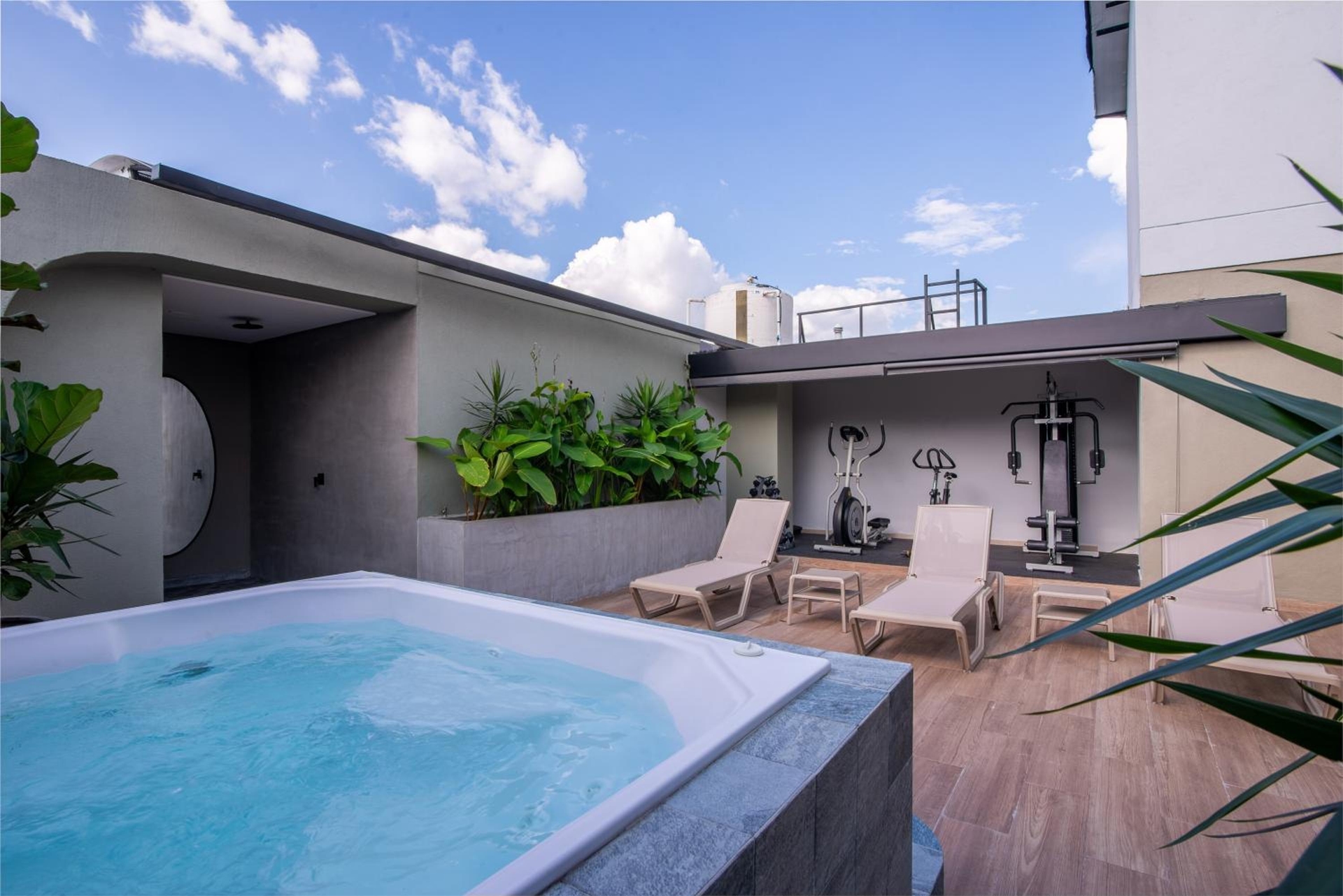 Hotel Lincoln, Laureles
