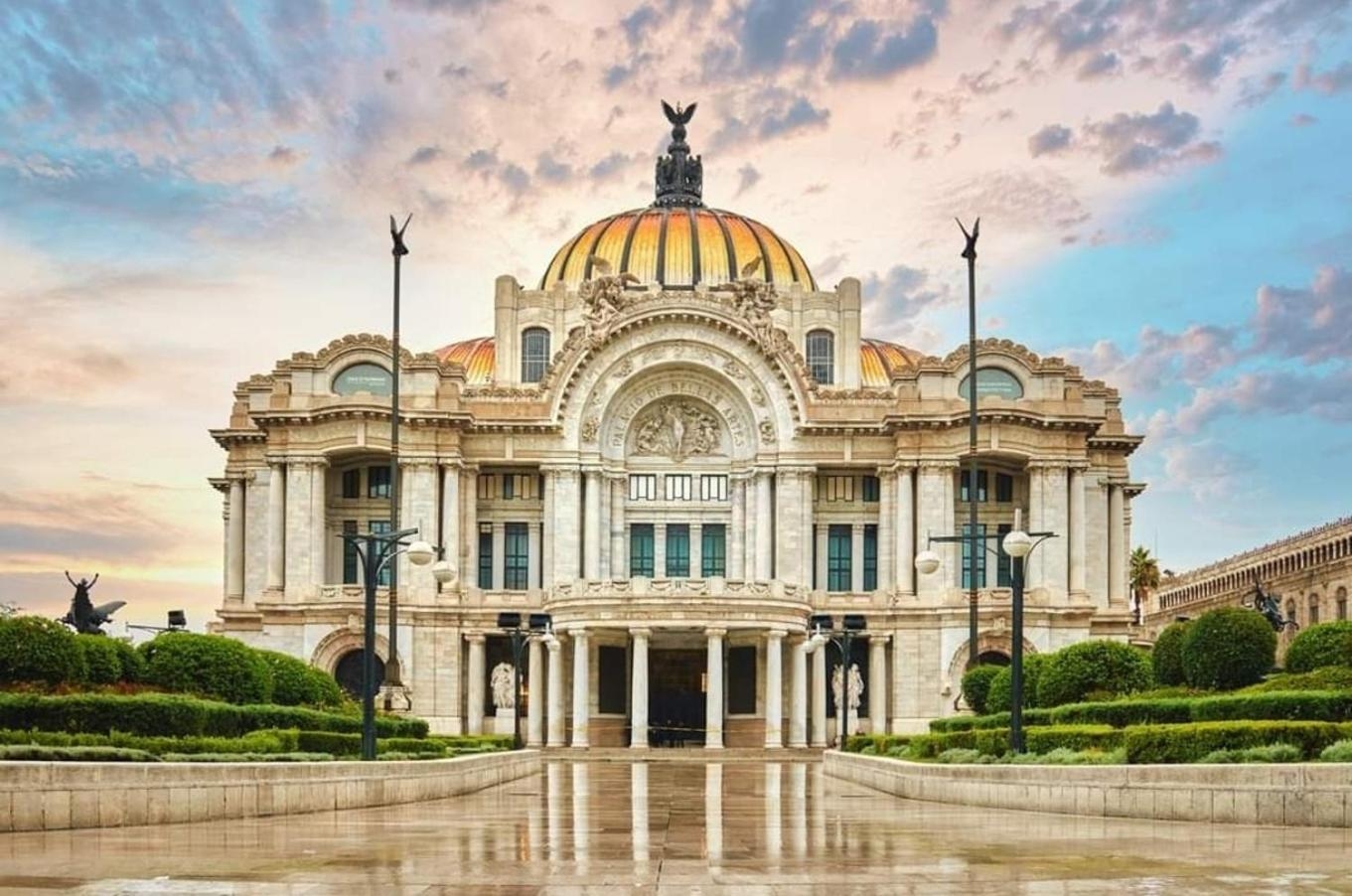Steps to Palacio de Bellas Artes, Pool, Gym