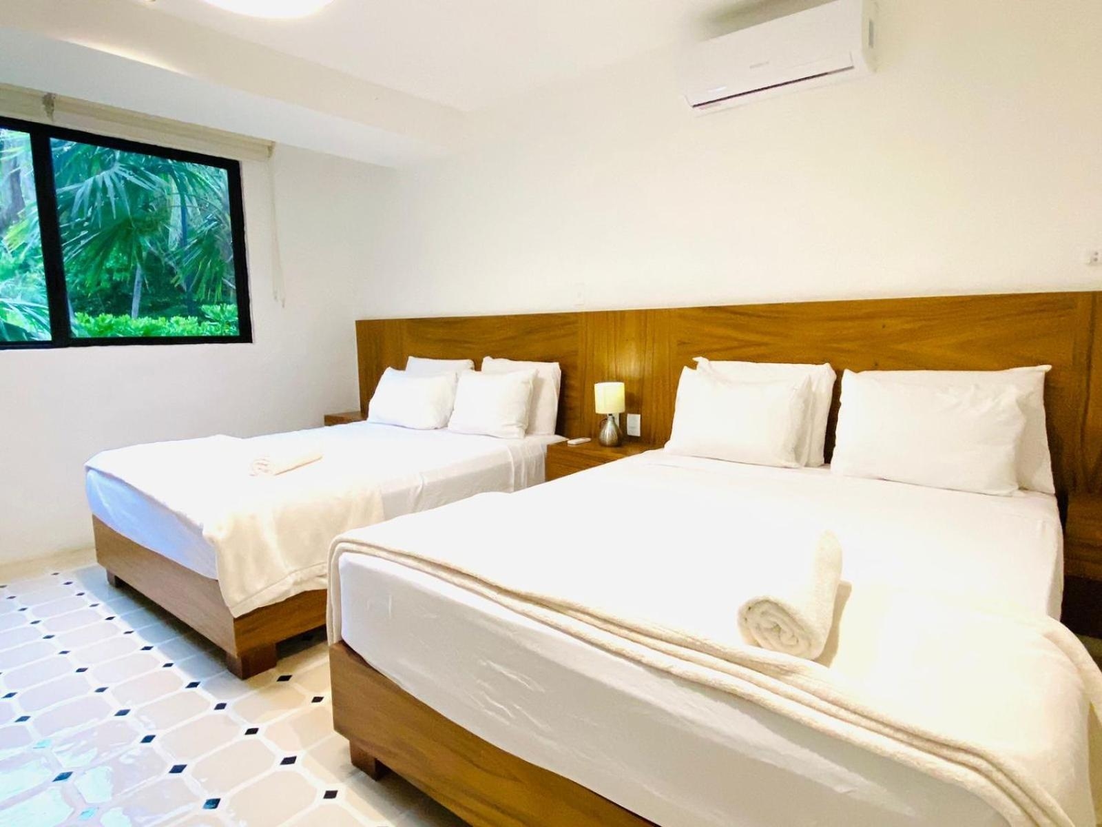 Foto de Exclusive Villa Steps from the Beach Playacar