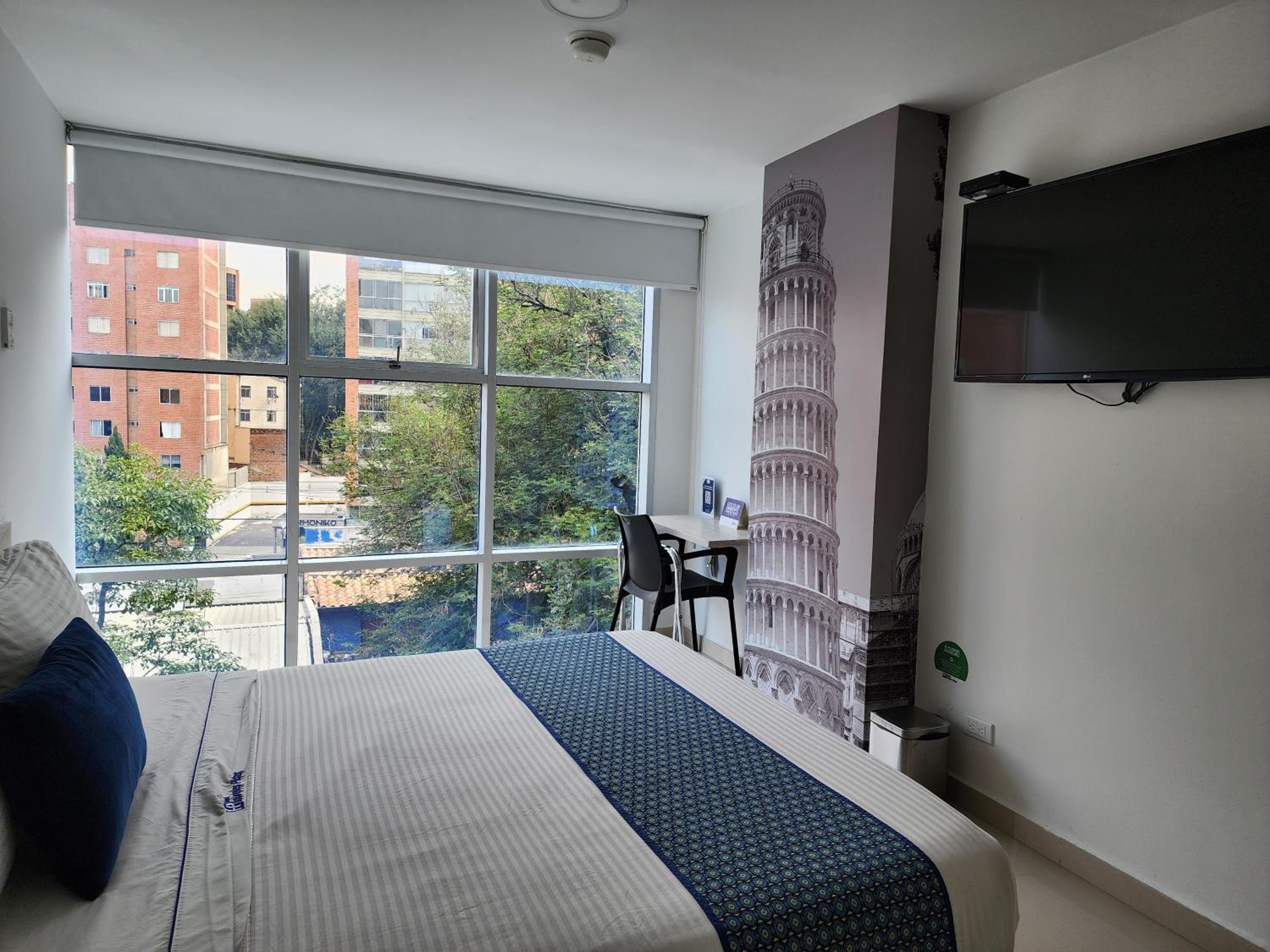 Hotel Laureles Plaza, Laureles