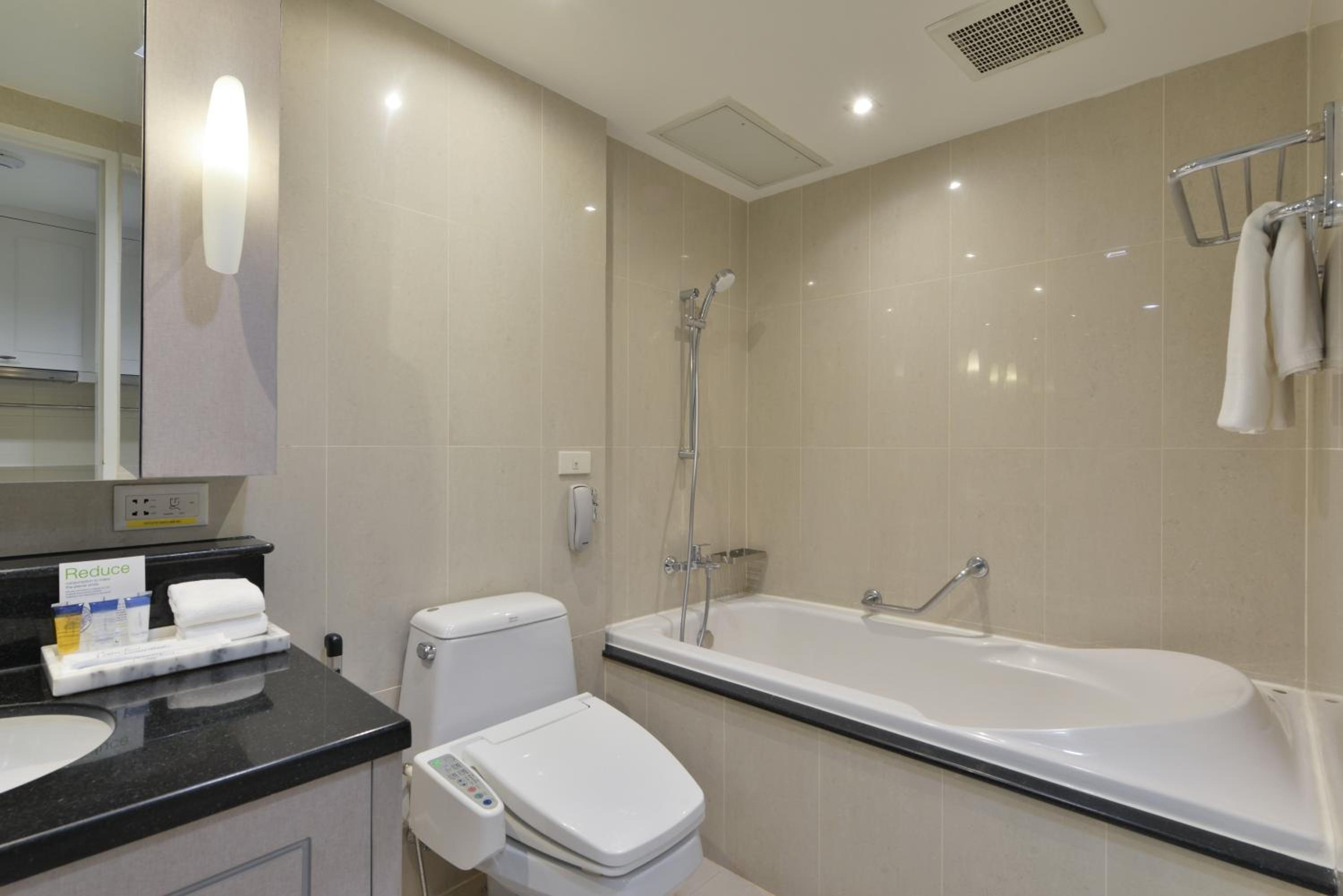 Foto de Centre Point Sukhumvit Thong-Lo