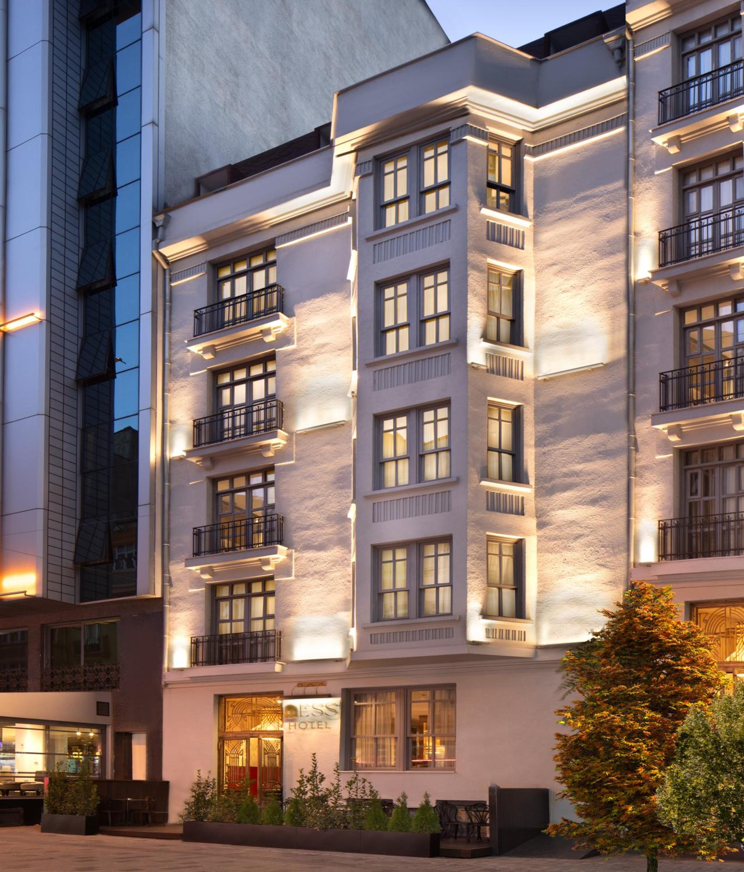 Ess Hotel
