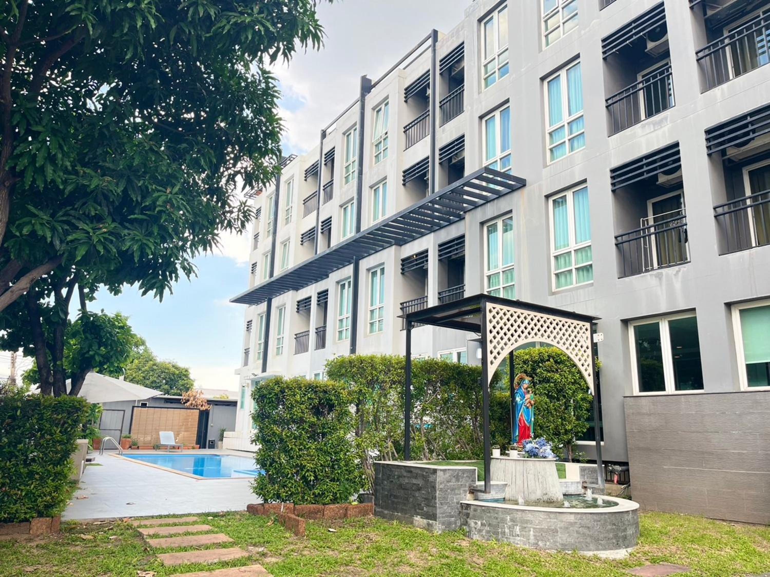 Crystal Suites Suvarnbhumi Airport