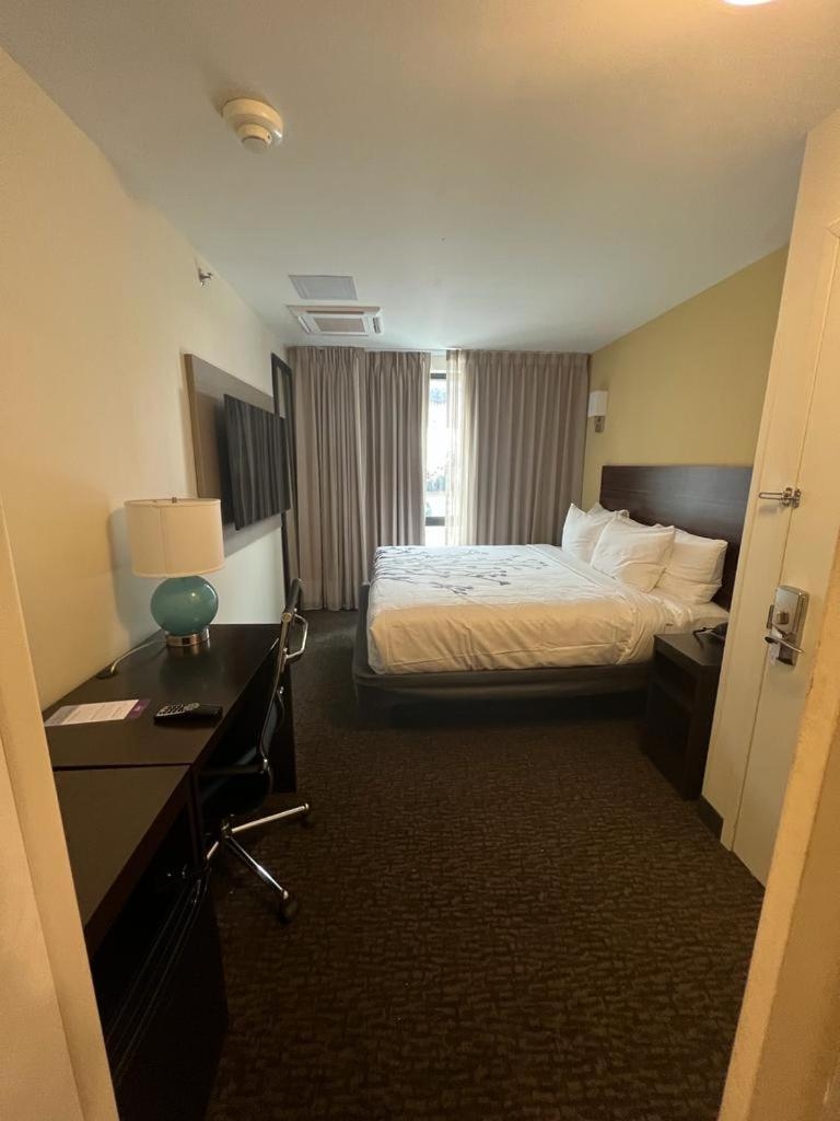Foto de Red Roof Inn PLUS Brooklyn - 3rd Ave