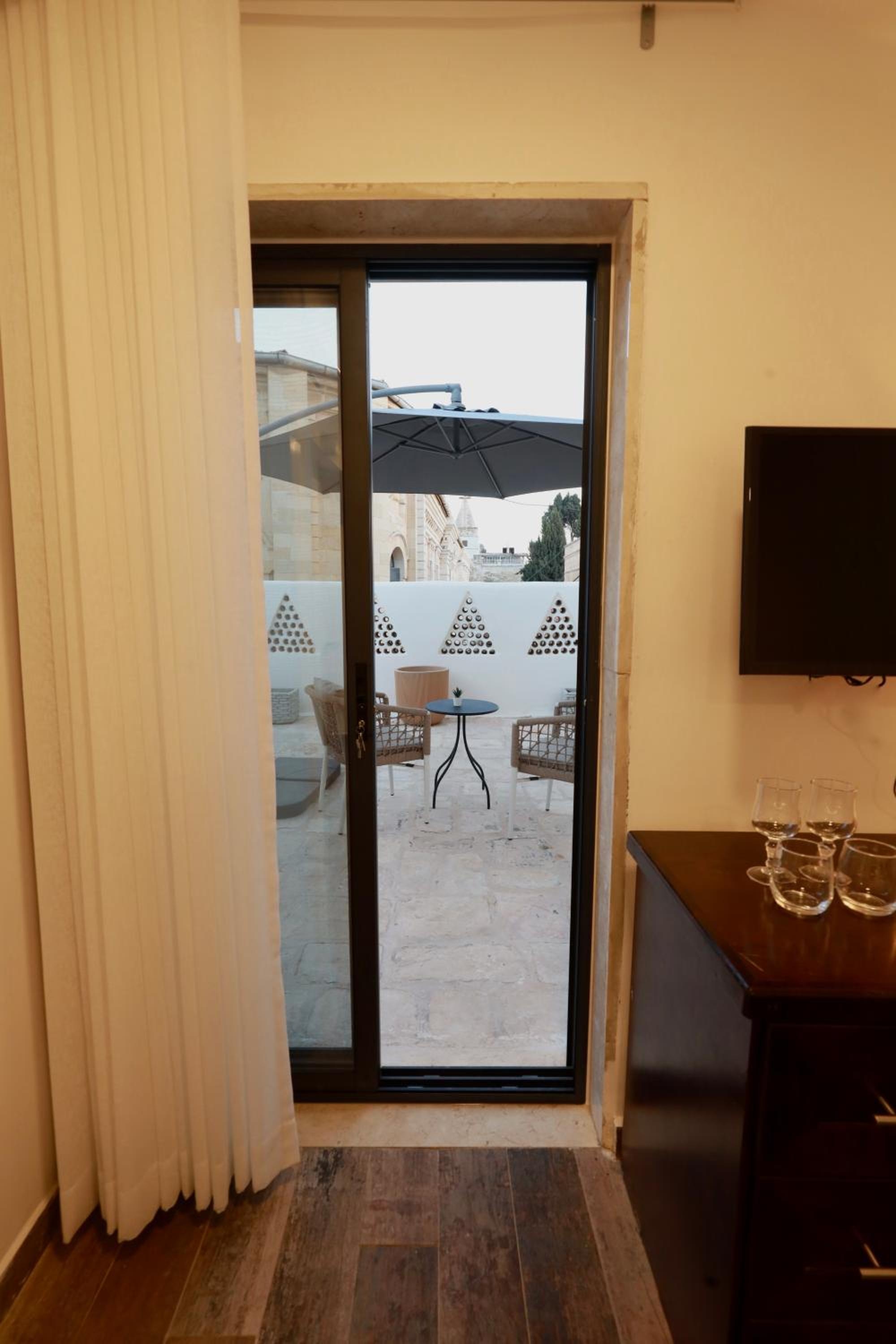 Petrakis Inn