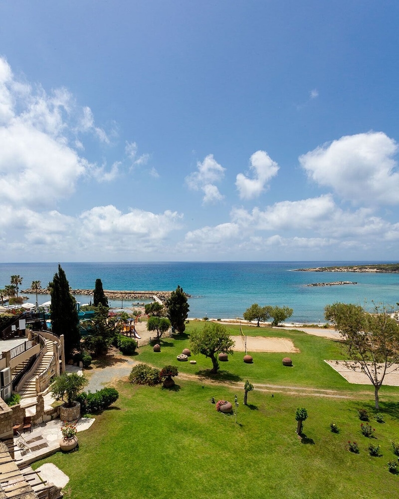 Foto de Coral Beach Hotel and Resort