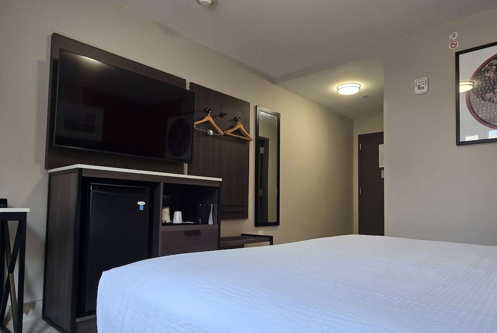Foto de Ramada By Wyndham Brooklyn Empire Blvd