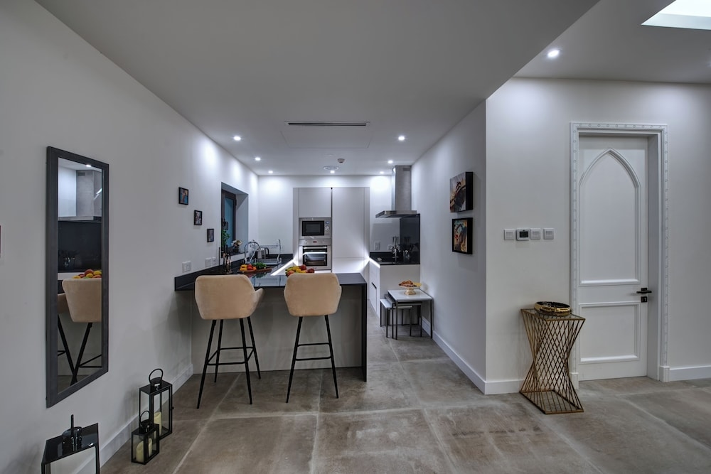 Foto de Durrani Homes - Arabian luxury at Souk Al Bahar besides Burj Khalifa & Dubai Mall