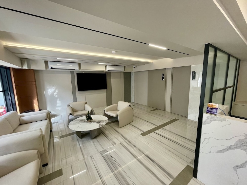 Floral Court Hotel & Residence Sukhumvit 13