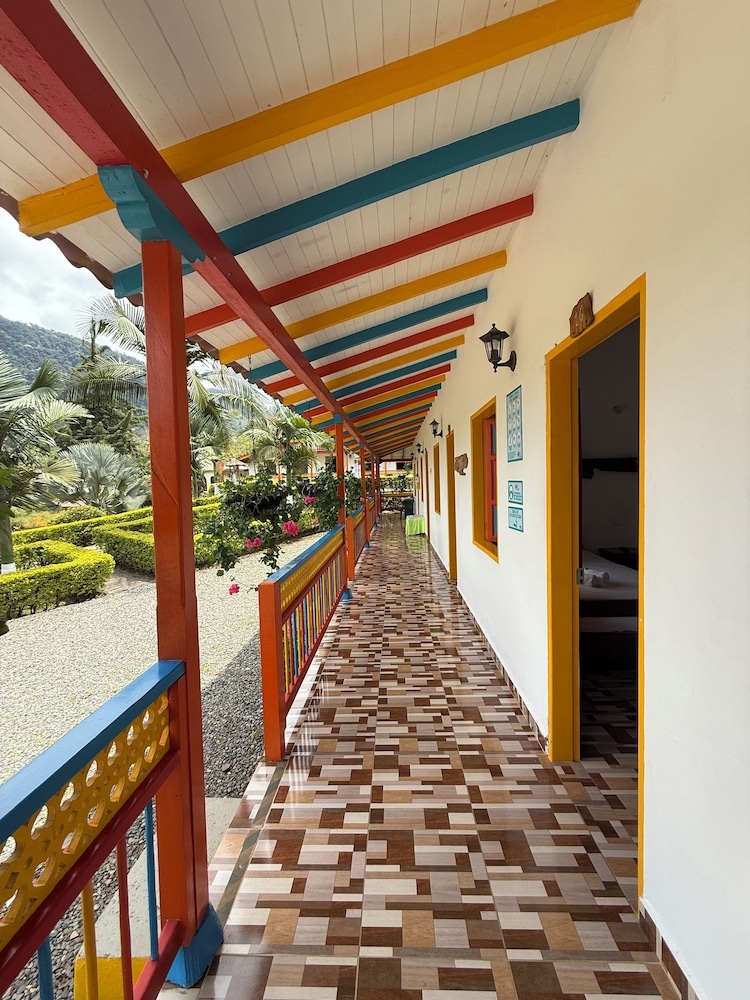 Hosteria El Paraiso, Jardín