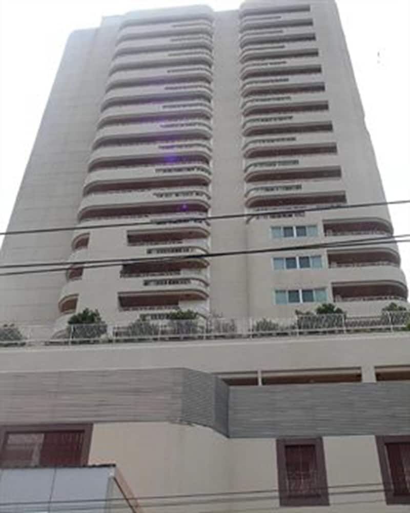 S.M. Grande Residence