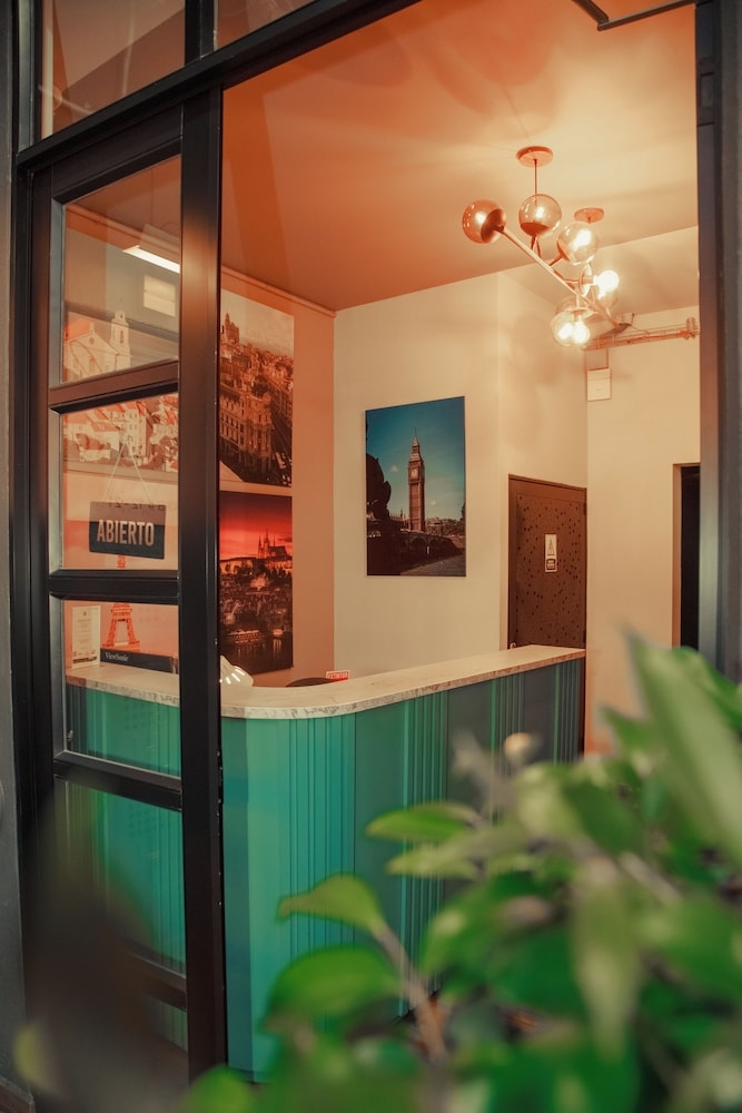 Royal Living Poblado, Poblado