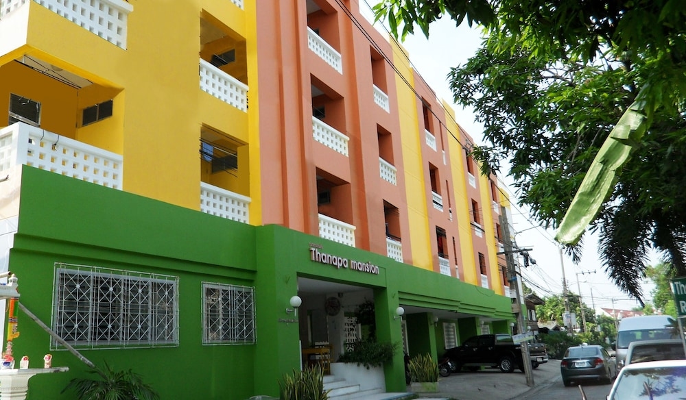 Thanapa Mansion - Hostel