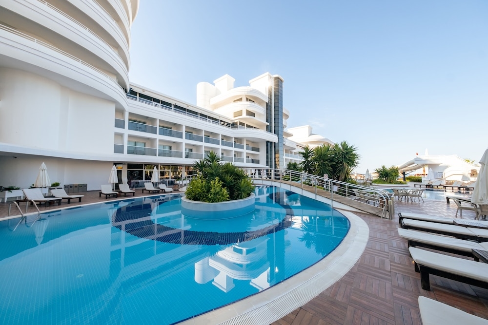 Foto de Laguna Beach Alya Resort & SPA - All Inclusive