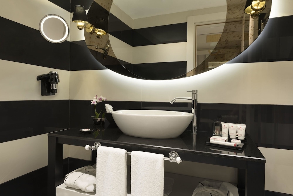 Foto de Ramada Hotel & Suites by Wyndham Istanbul Sisli