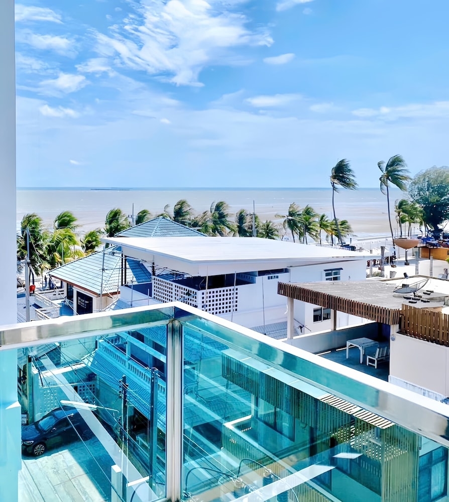 Foto de The Sunset Bangsaen Seaview