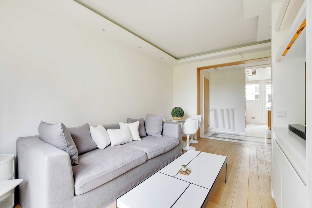 Foto de Charming Appt With A/c- 1bd/2p - Tour Eiffel