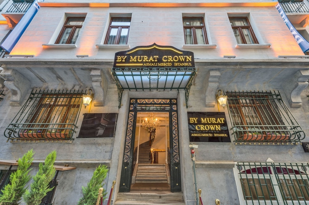 By Murat Crown Hotel