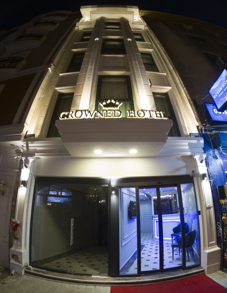 Crowned Hotel