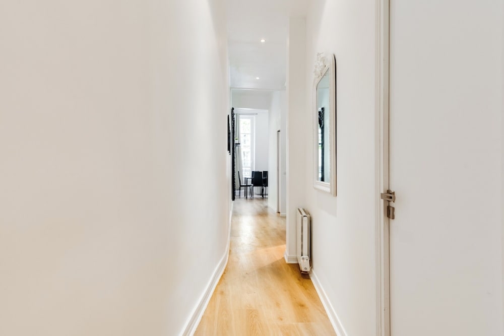 Foto de Chic Apartment - 2br/5p - Boulevard Saint-germain
