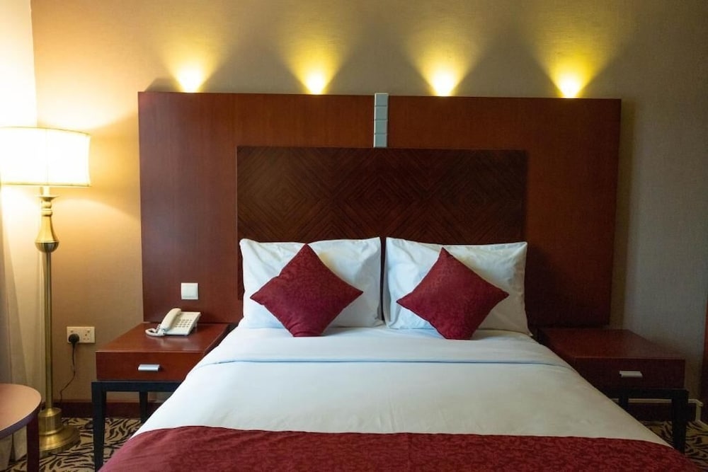 MRA Grand Hotel
