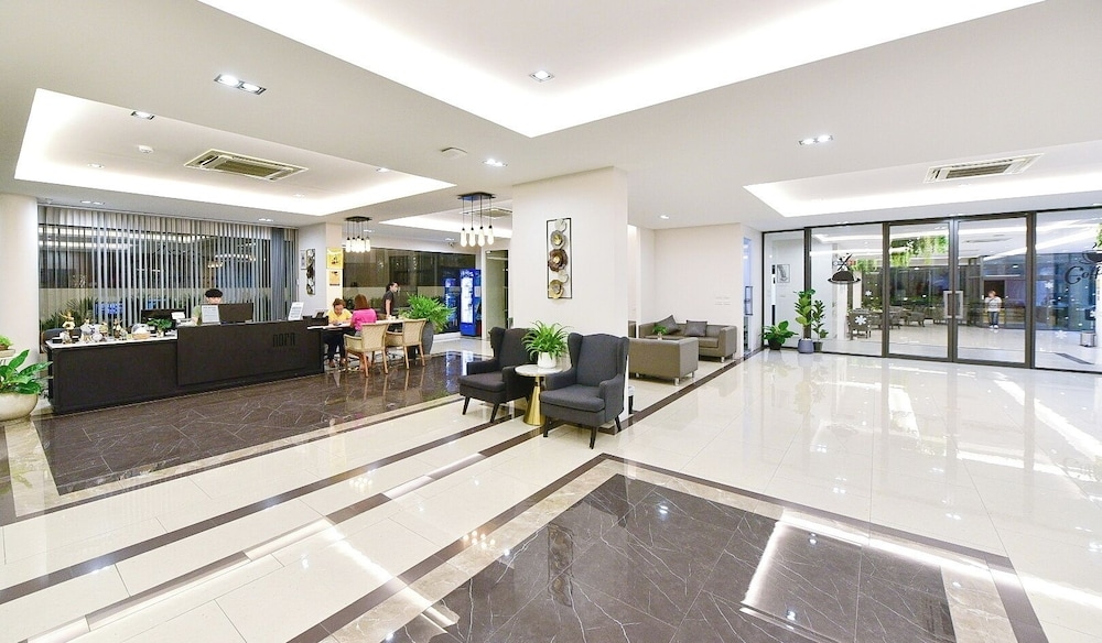 Foto de NORN Rimklong Bangkok Hotel