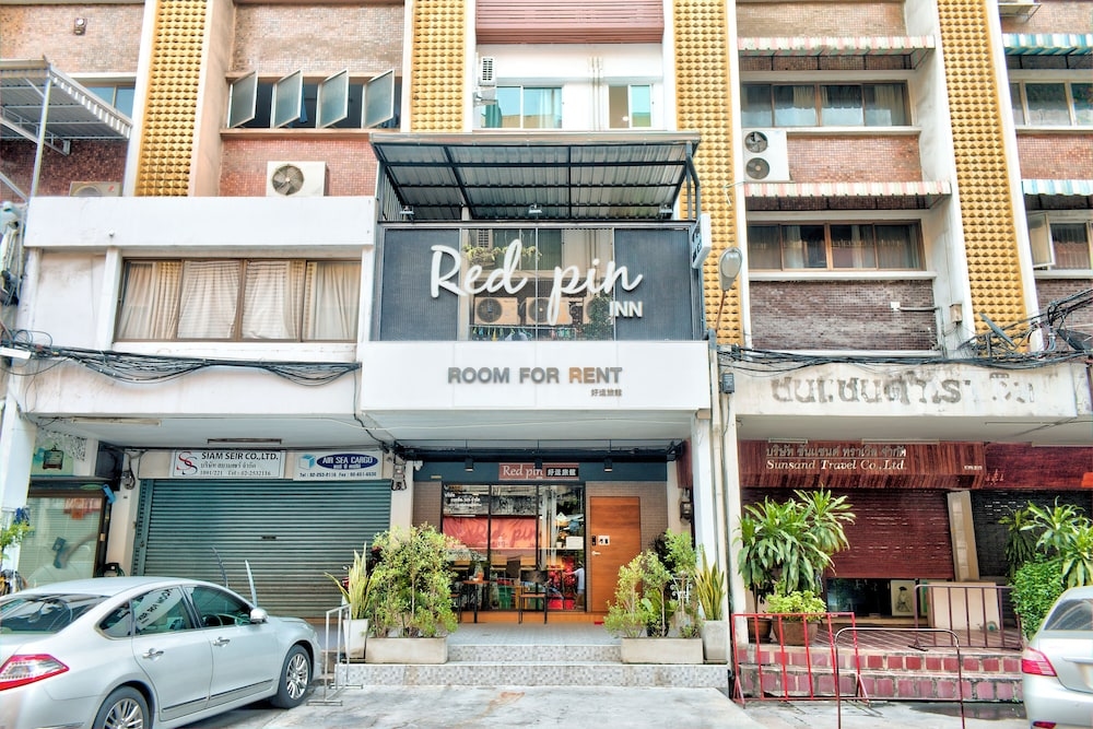 Red Pin Inn
