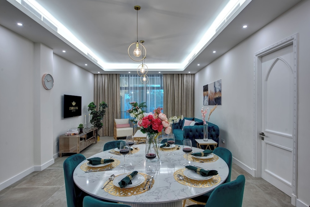 Foto de Durrani Homes - Arabian luxury at Souk Al Bahar besides Burj Khalifa & Dubai Mall