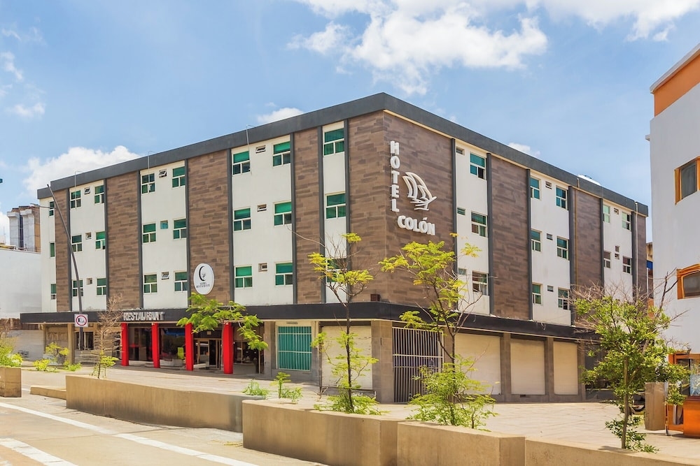 OYO Hotel Colón Express