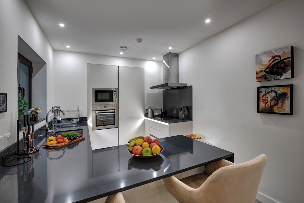 Foto de Durrani Homes - Arabian luxury at Souk Al Bahar besides Burj Khalifa & Dubai Mall