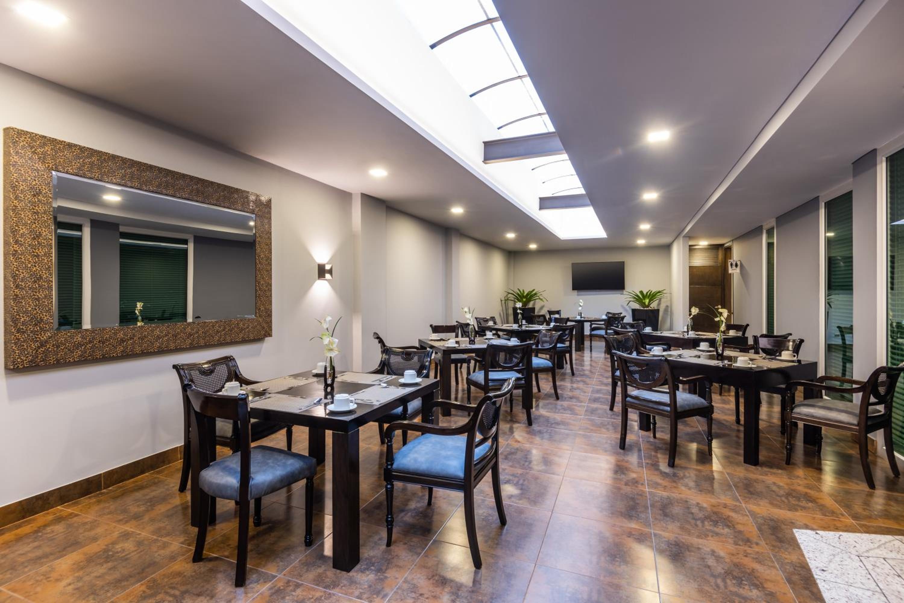 Hotel Egina Medellin, Laureles