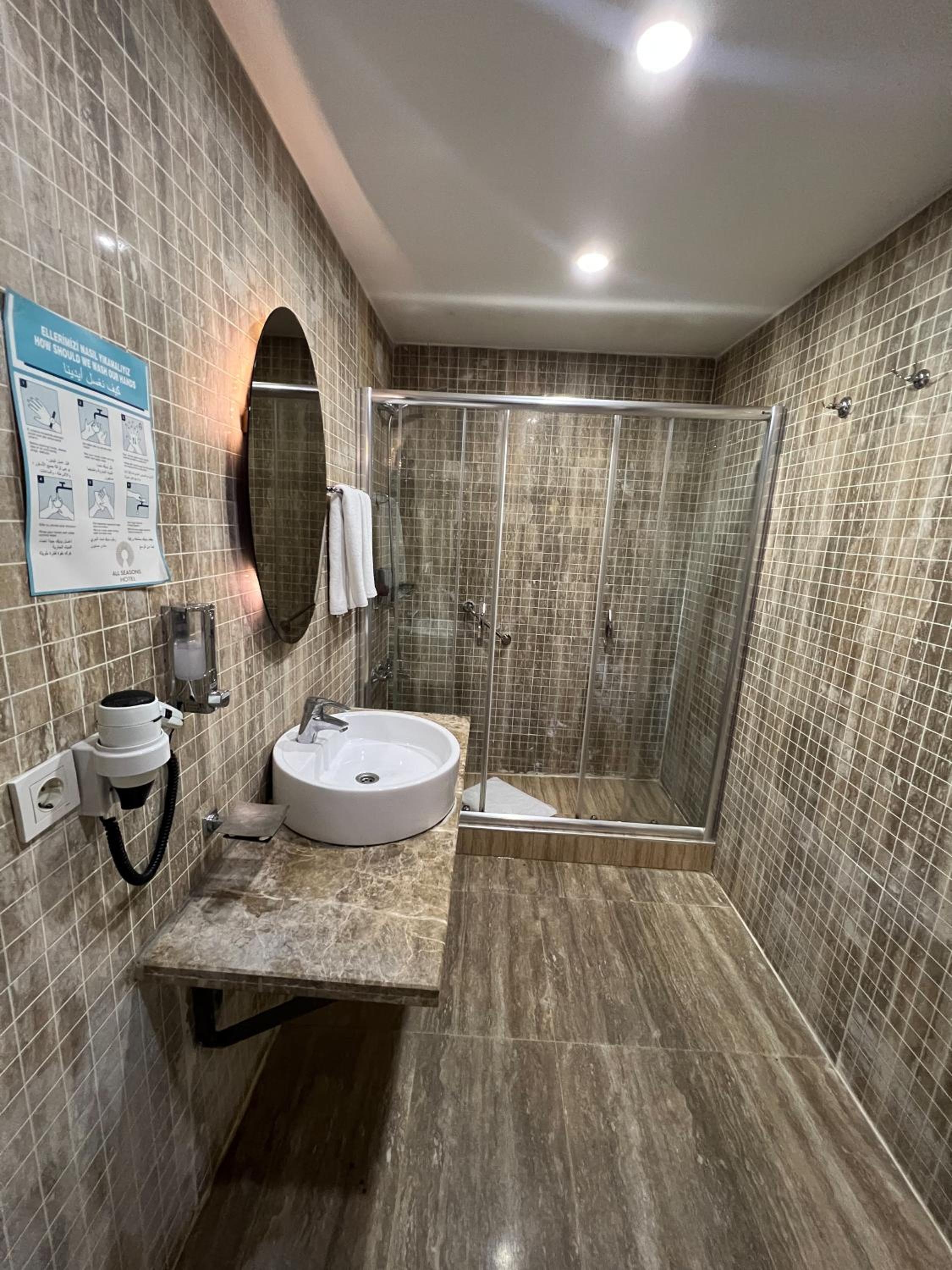 Foto de All Seasons Hotel