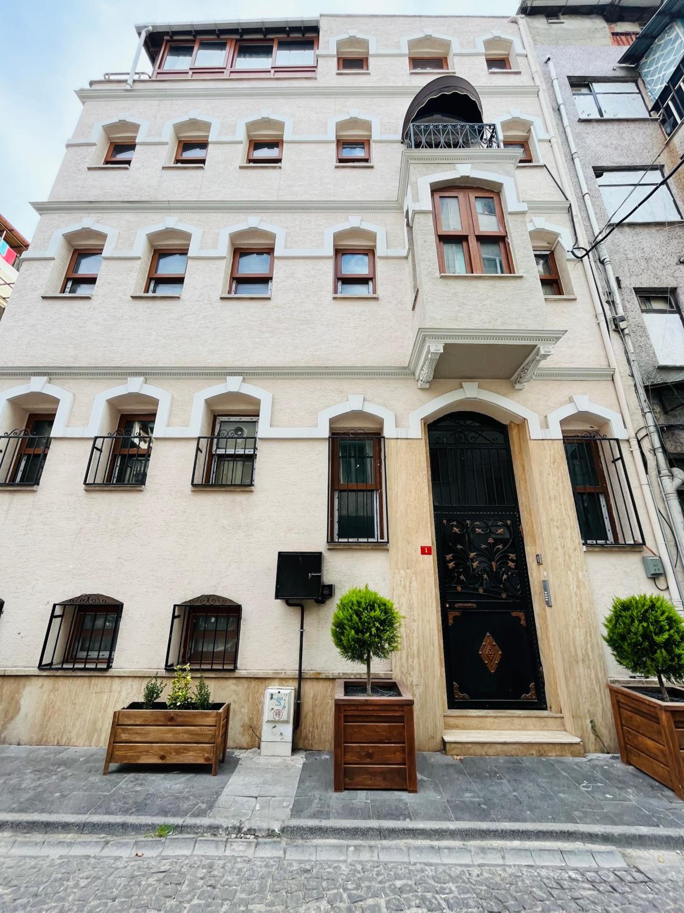 PALMERA ART HOUSE