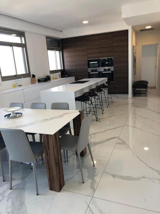 Foto de The Penthouse Of Haneviim court