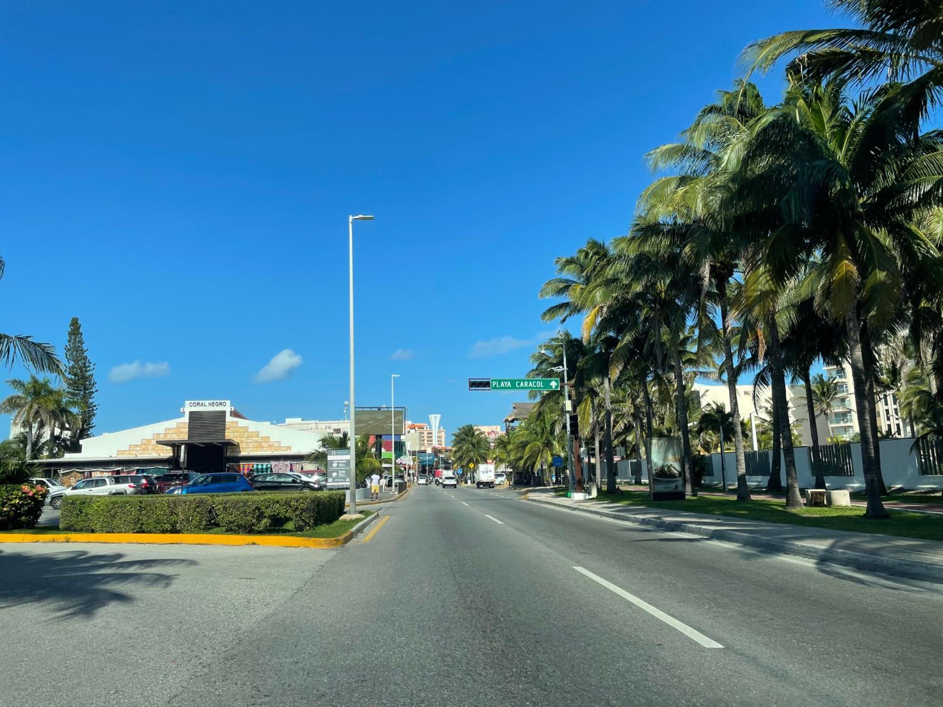 Beachfront Apartment by Andiani Travel, Cancún