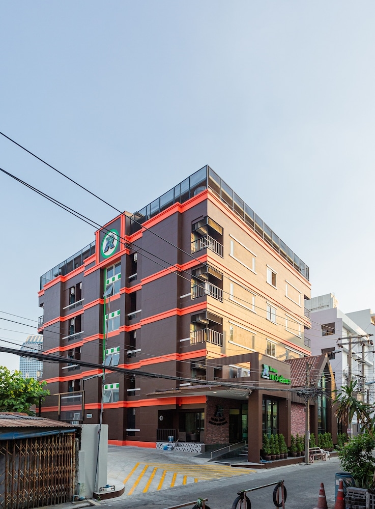 S7VEN RATCHADA HOTEL
